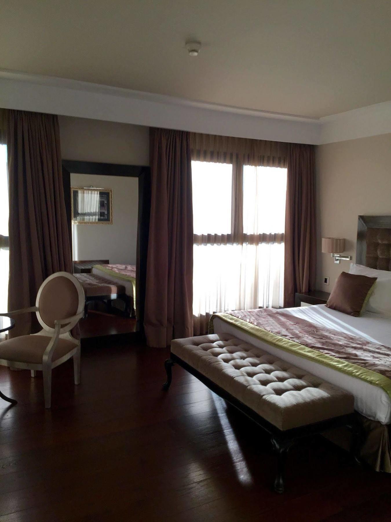 Dehesa Real Hotel Madrid Buitenkant foto